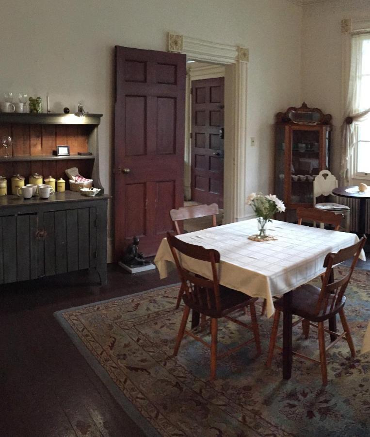 The Borland House Inn Montgomery Buitenkant foto